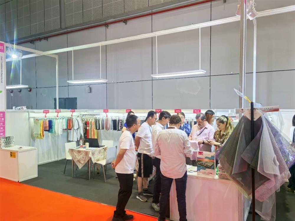 以科技綠色鏈接紡織商機(jī)！元首針織亮相2025中國國際紡織面料及輔料（秋冬）博覽會