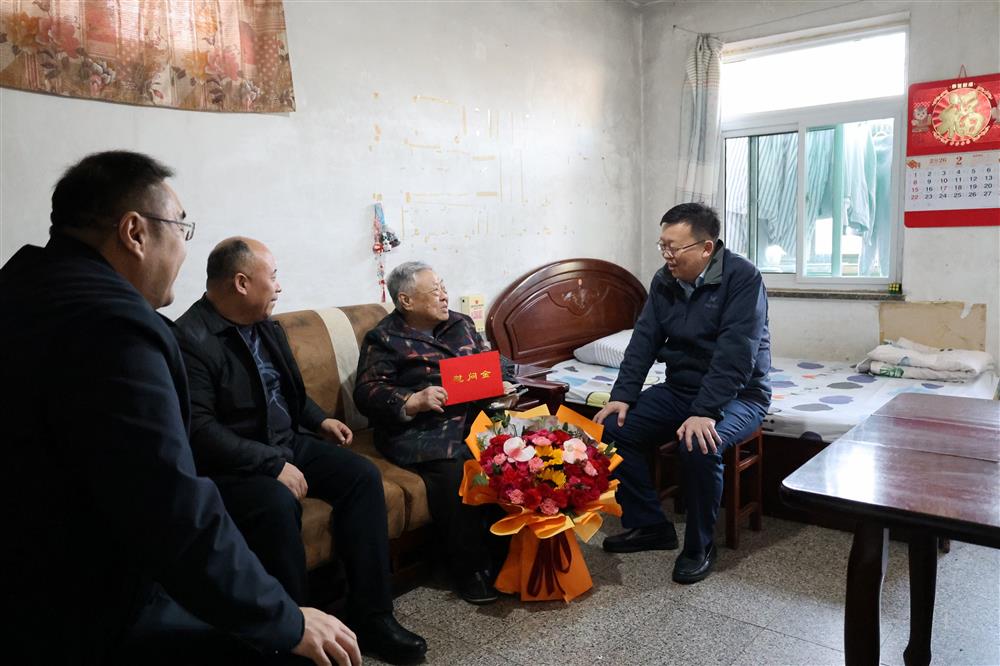 殷殷關懷 情暖新春！ 濟南產(chǎn)發(fā)集團走訪慰問離退休老干部